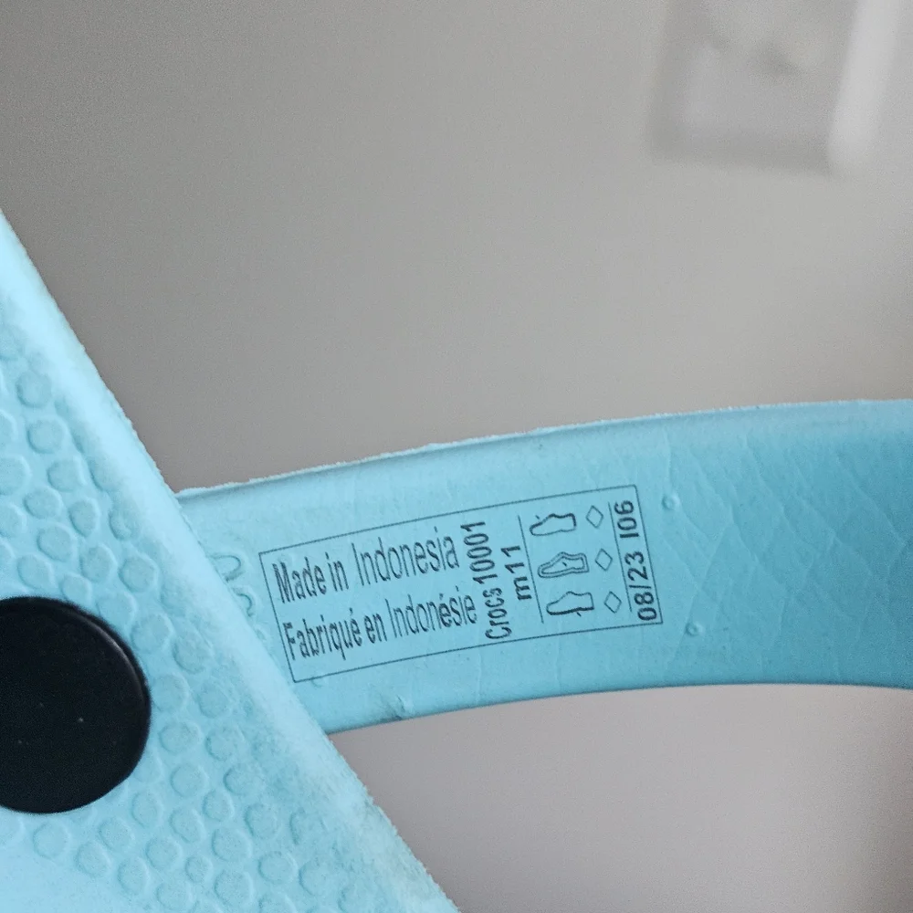 💎 Crocs Classic Clog Light Blue Men’s Size 11 Comfort Slip-On Sandals